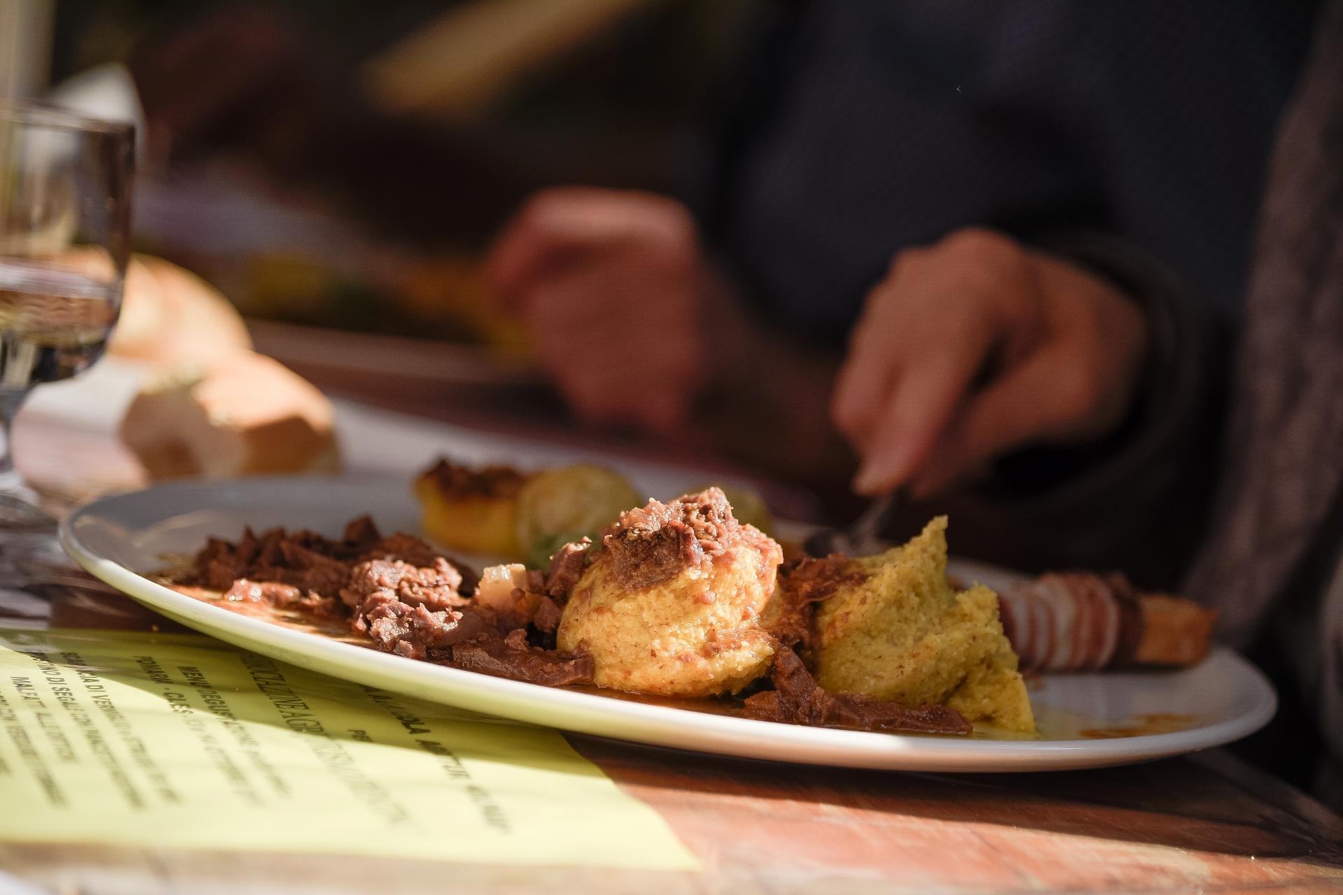 Gastronomia-polenta_e_spezzatino.jpg