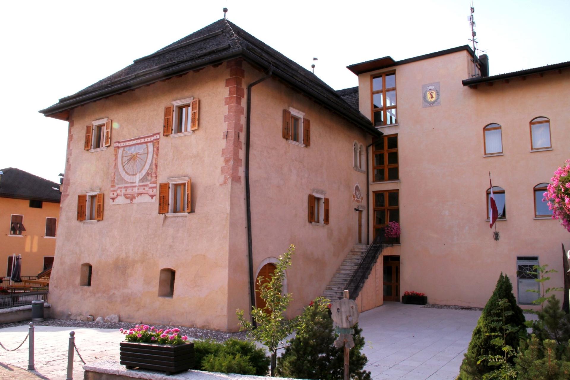Palazzo_Morenberg_Sarnonico-ApT_Val_di_Non.jpg Palazzo_Morenberg_Sarnonico-ApT_Val_di_Non.jpg