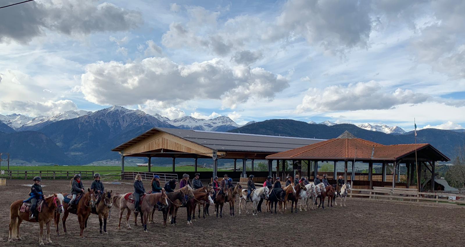 Maneggio Agostini a Tavon di Coredo scuola di equitazione maneggio con ristorante in Val di Non Trentino 